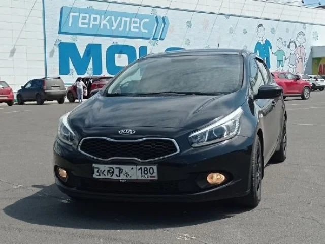 Фото: Киа Сид 2014 года. 810₽ Донецк. Пробег оригинальный 170 т. Мотор 1,4 атмосферный на 6 ст механике. Без коррозии, стекла 