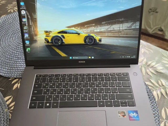 Фото: В продаже легкий, мощный ноутбук Honor MagicBook 16, в алюминиевом корпусе с большой автономностью и очень сочным экрано