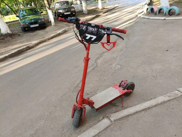 Фото: Продаю куго макс спид максималка 55, зарядное устройство есть-минус нету задних тормозов под ремонт запас хода 35 км — э