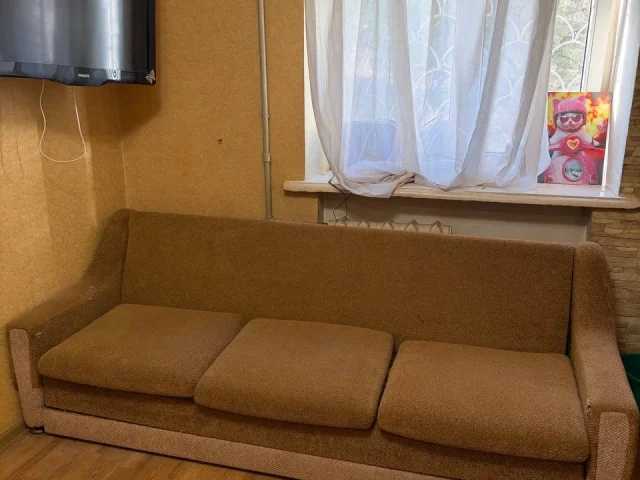 Фото: Продам диван и 2 кресла. Луганск, самовывоз (1 этаж)