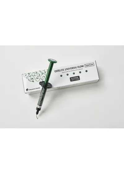 Жидкотекучий композит Estelite Universal Flow Super Low Tokuyama A3.5 шприц 3 г (1,8 мл)