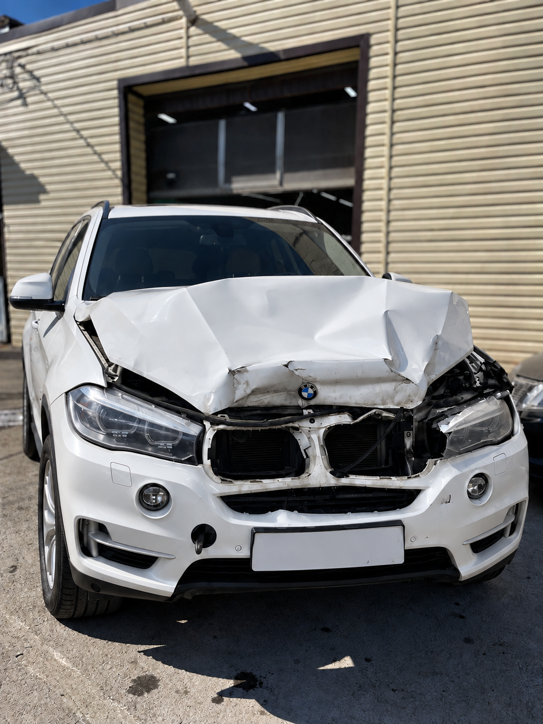 Ремонт передка BMW X5 после серьезного ДТП — до ремонта