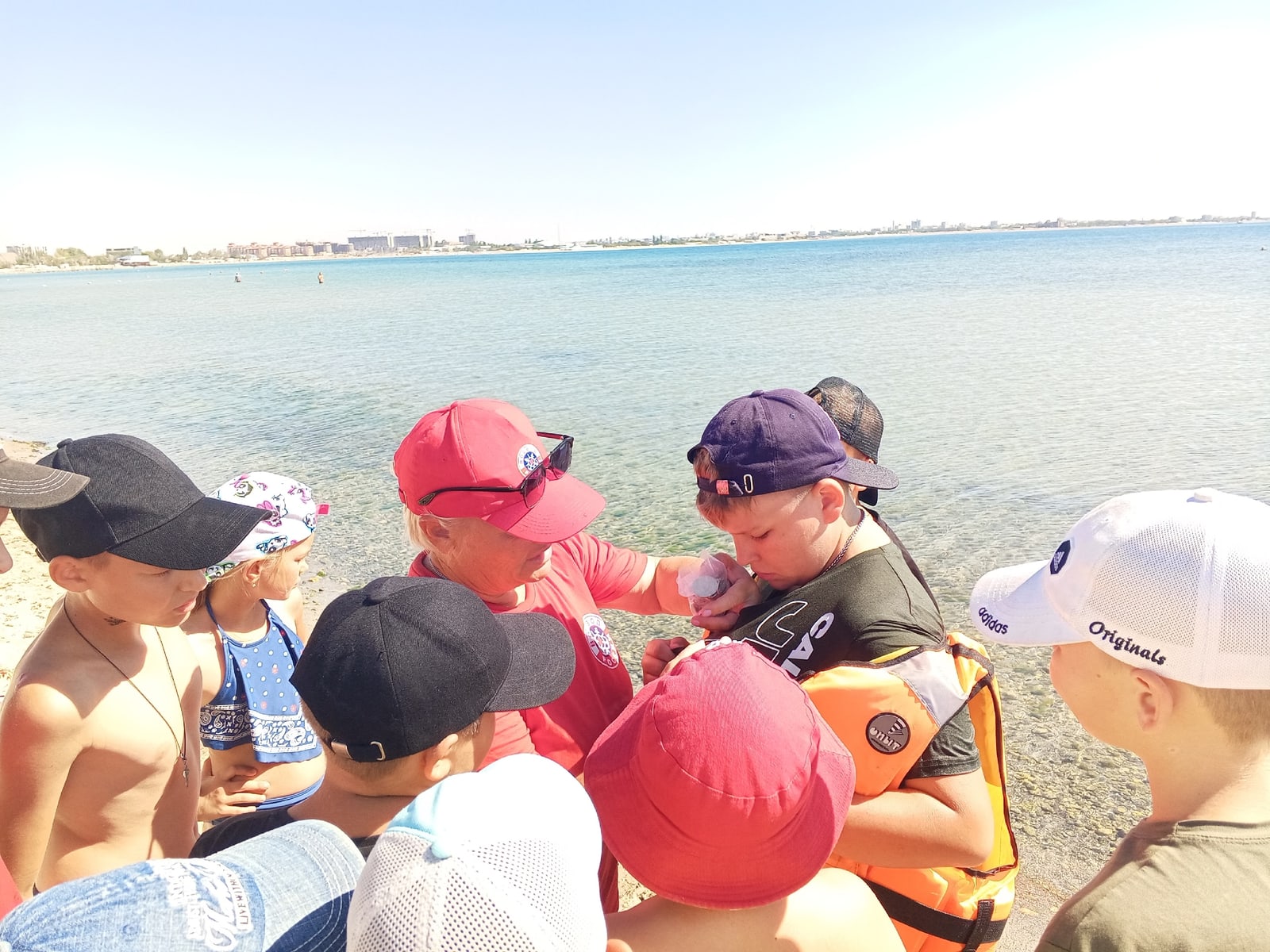 Евпатория: Спасение на воде: Урок мужества в лагере "Лучистый"! ☀️🌊