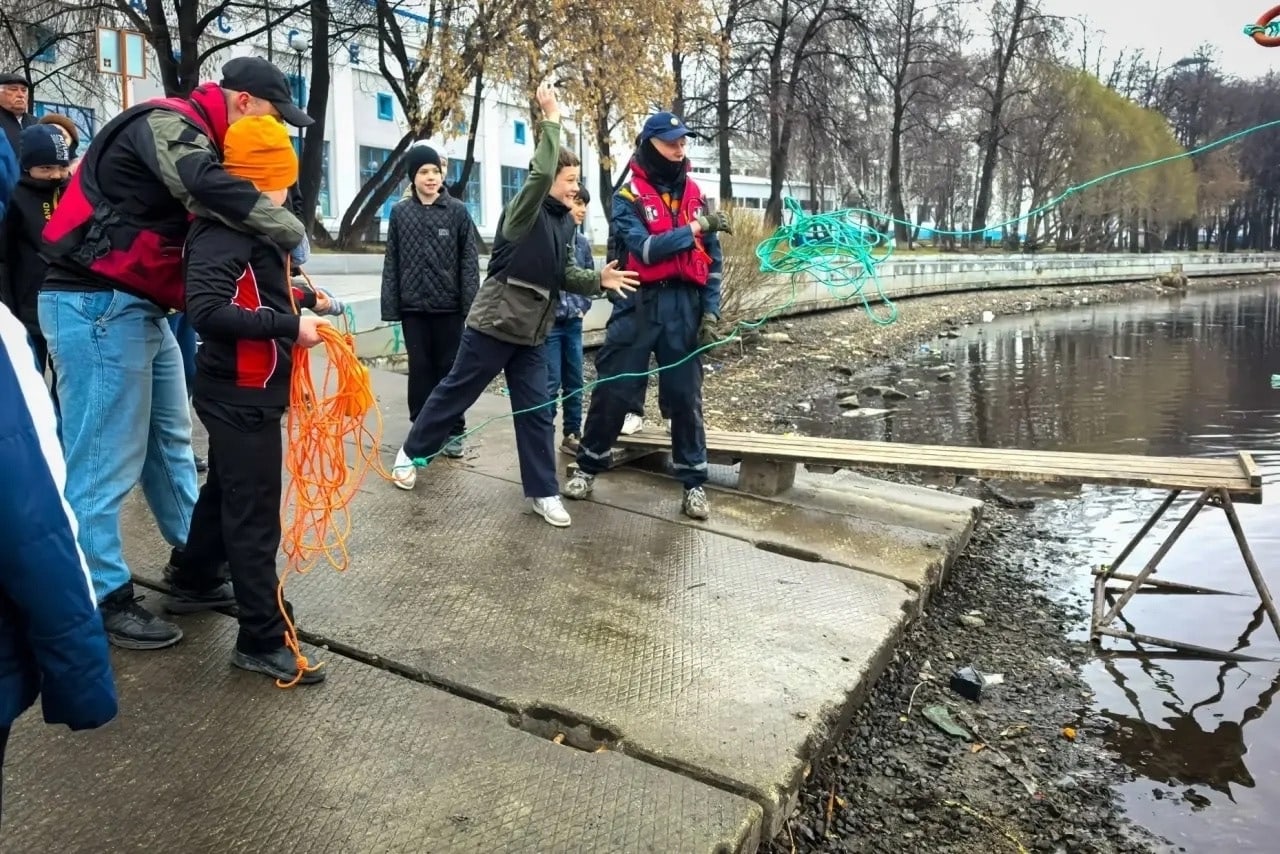 Сегодня, 9 апреля, спасатели СвРОООО ВОСВОД совместно с сотрудниками Центра ГИМС ГУ МЧС России…