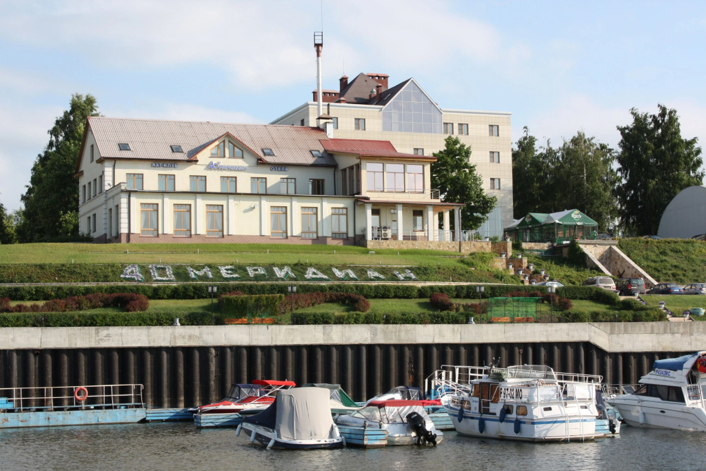 Отель Гостиничный комплекс 40-й Меридиан Яхт-клуб — фото 1