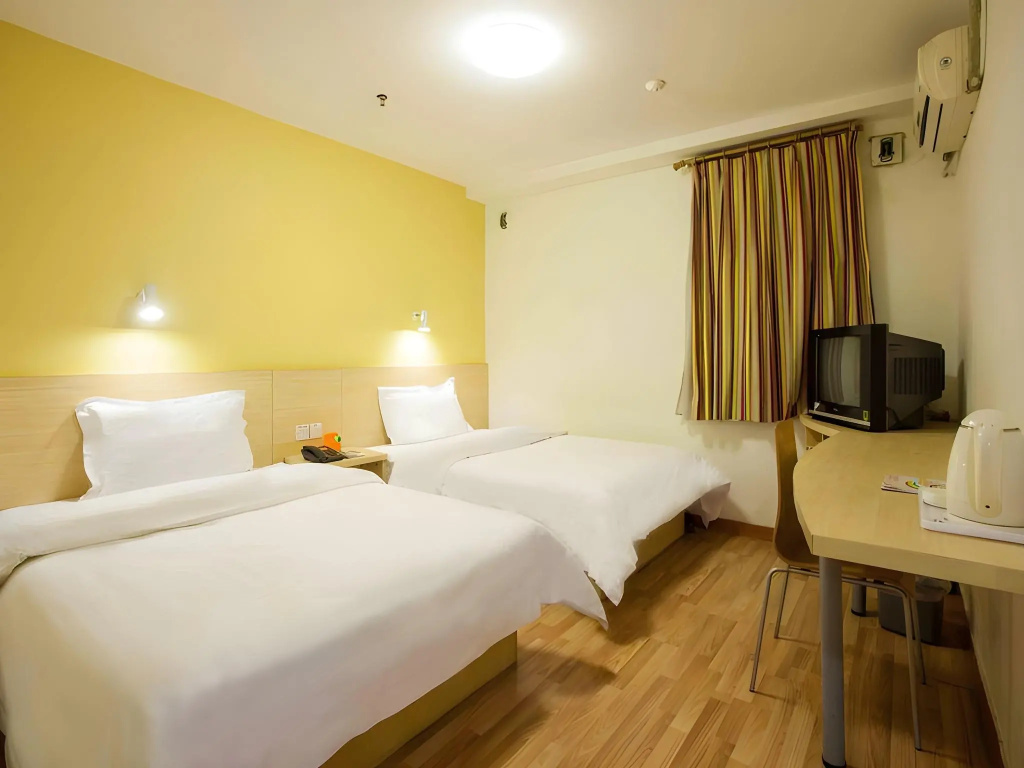 7 Days Inn — фото 1