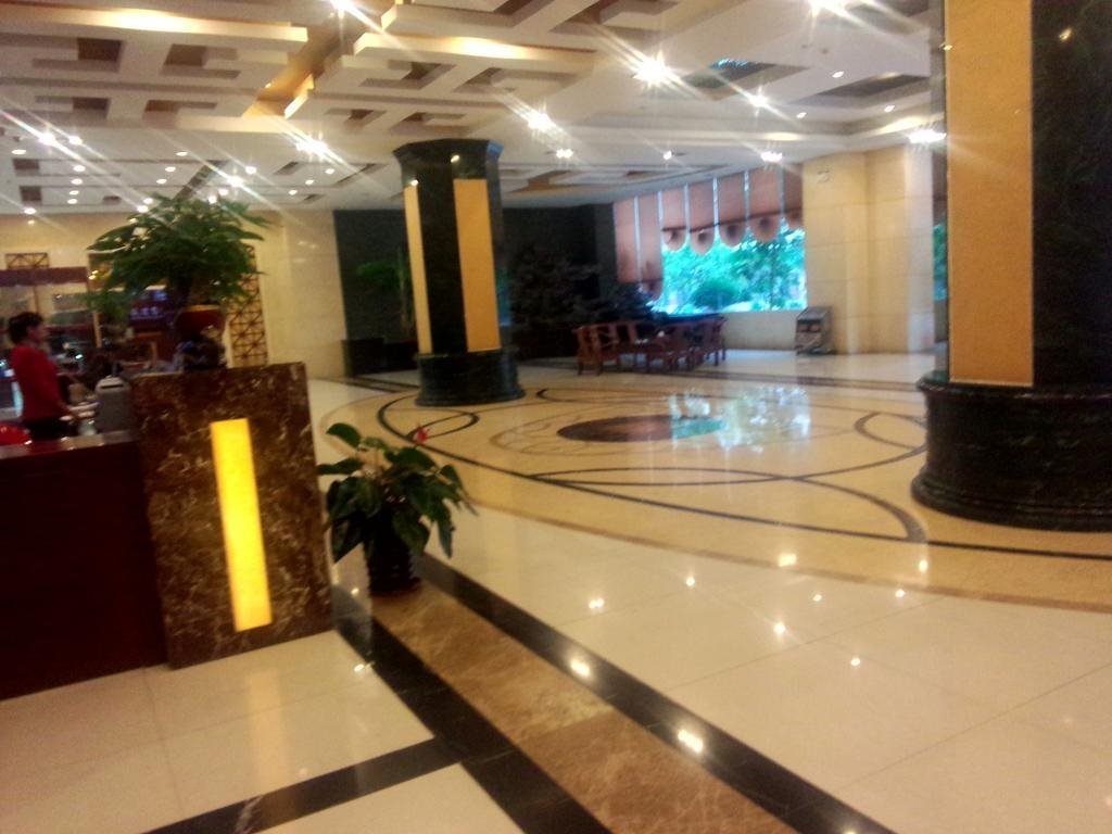 Yu Hu Chun Chain Business Hotel — фото 1