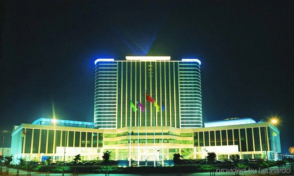 Lung Chuen International Hotel — фото 1