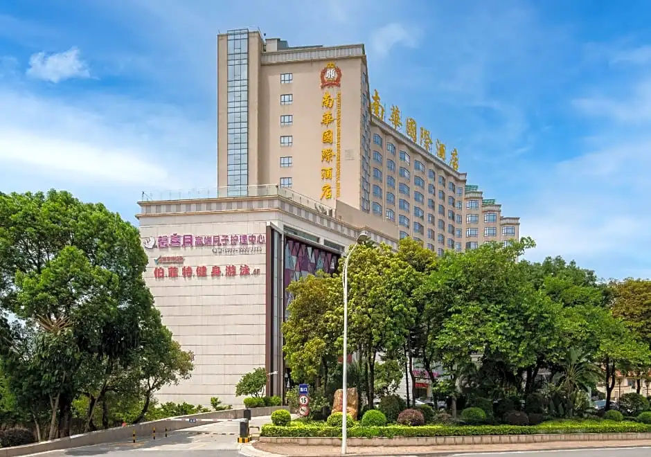 Dongguan South Grand China Hotel — фото 1