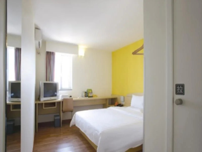 7 Days Inn — фото 1