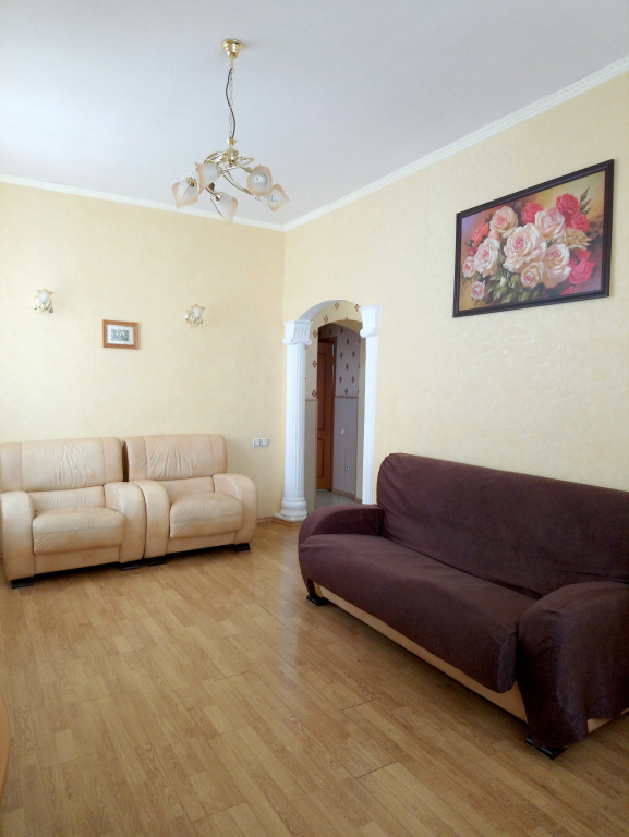 Kvartirnyij Vopros Na Suvorova 10 Apartments — фото 1