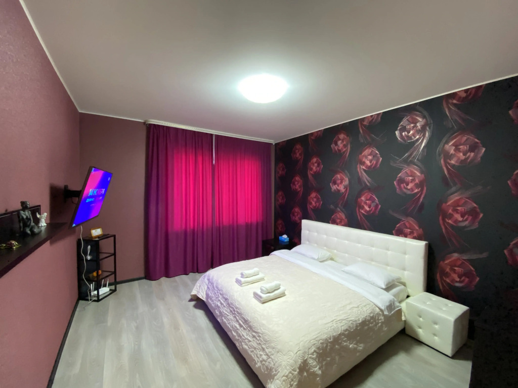 Квартира 2-комнатная KOMILFO-HOME на Топоркова — фото 1