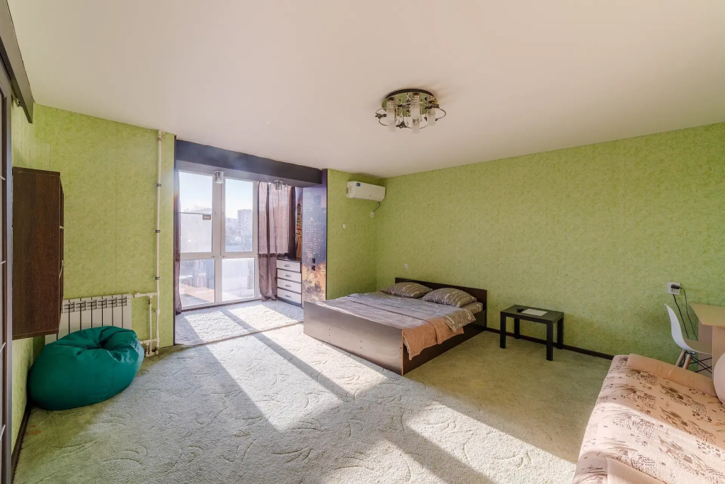 Квартира ПрезентХаус на Чичканова 70б — фото 1