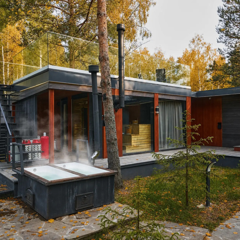 Частный дом Домик в Соснах с баней и горячими ванными (Cube 52) — фото 1