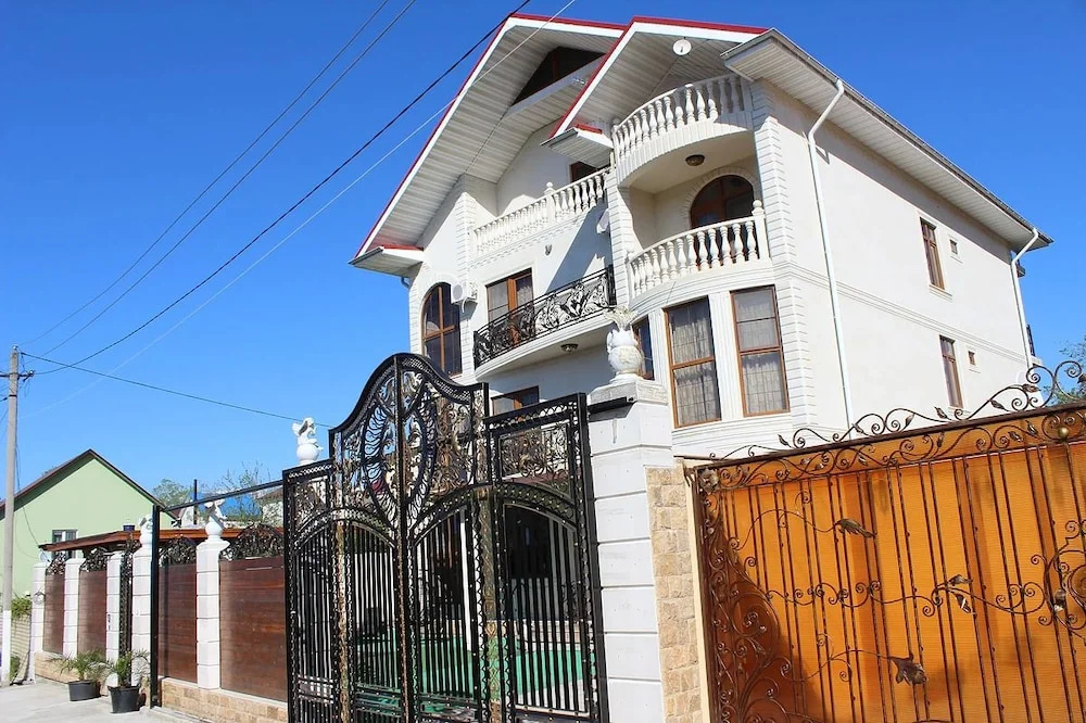 Adler Gold Guest House — фото 1