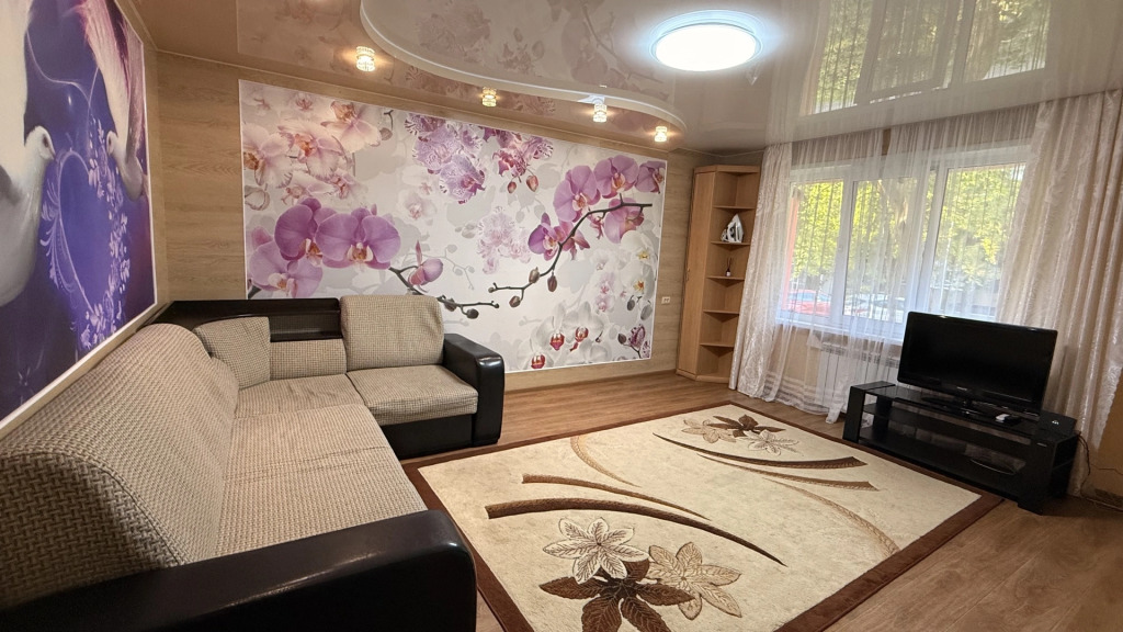 Квартира Трехкомнатная на Проспекте Сююмбике — фото 1
