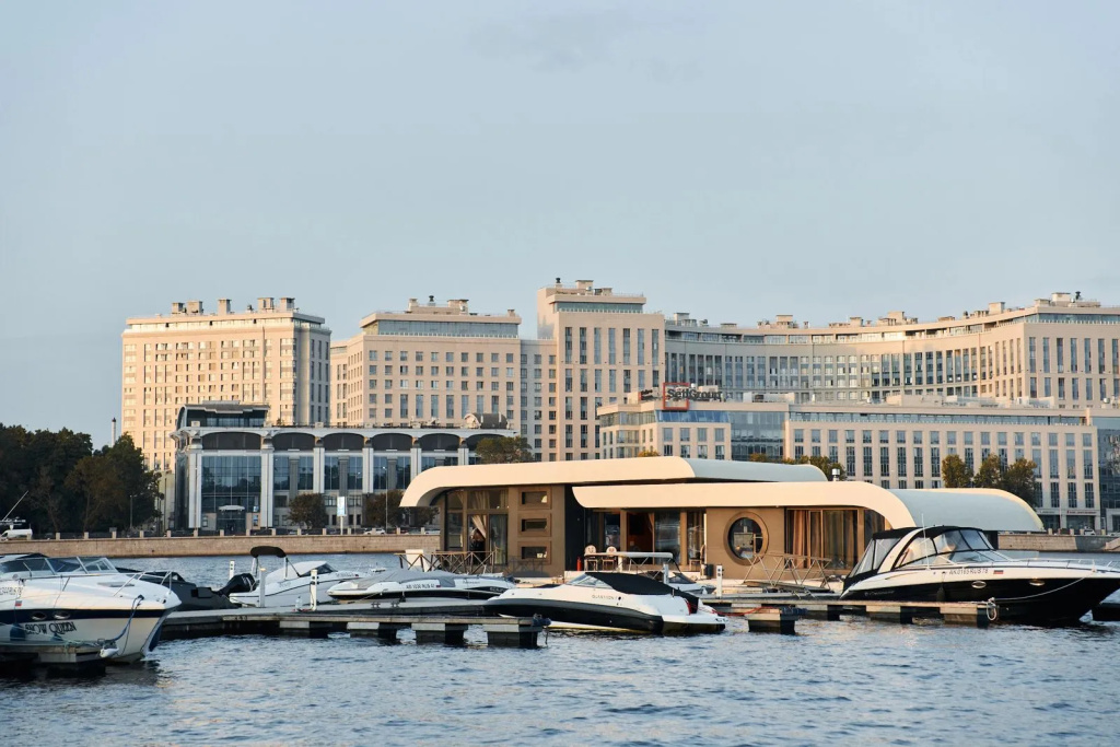 Частный дом Дом на воде Whitemare на Петроградской — фото 1