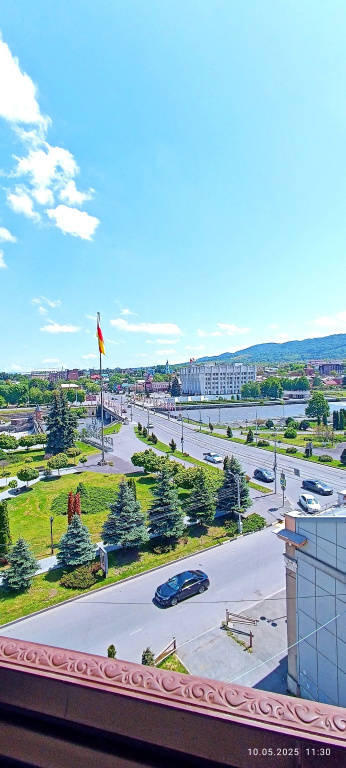 Квартира в Центре с Видом на Набережную и Горы — фото 1
